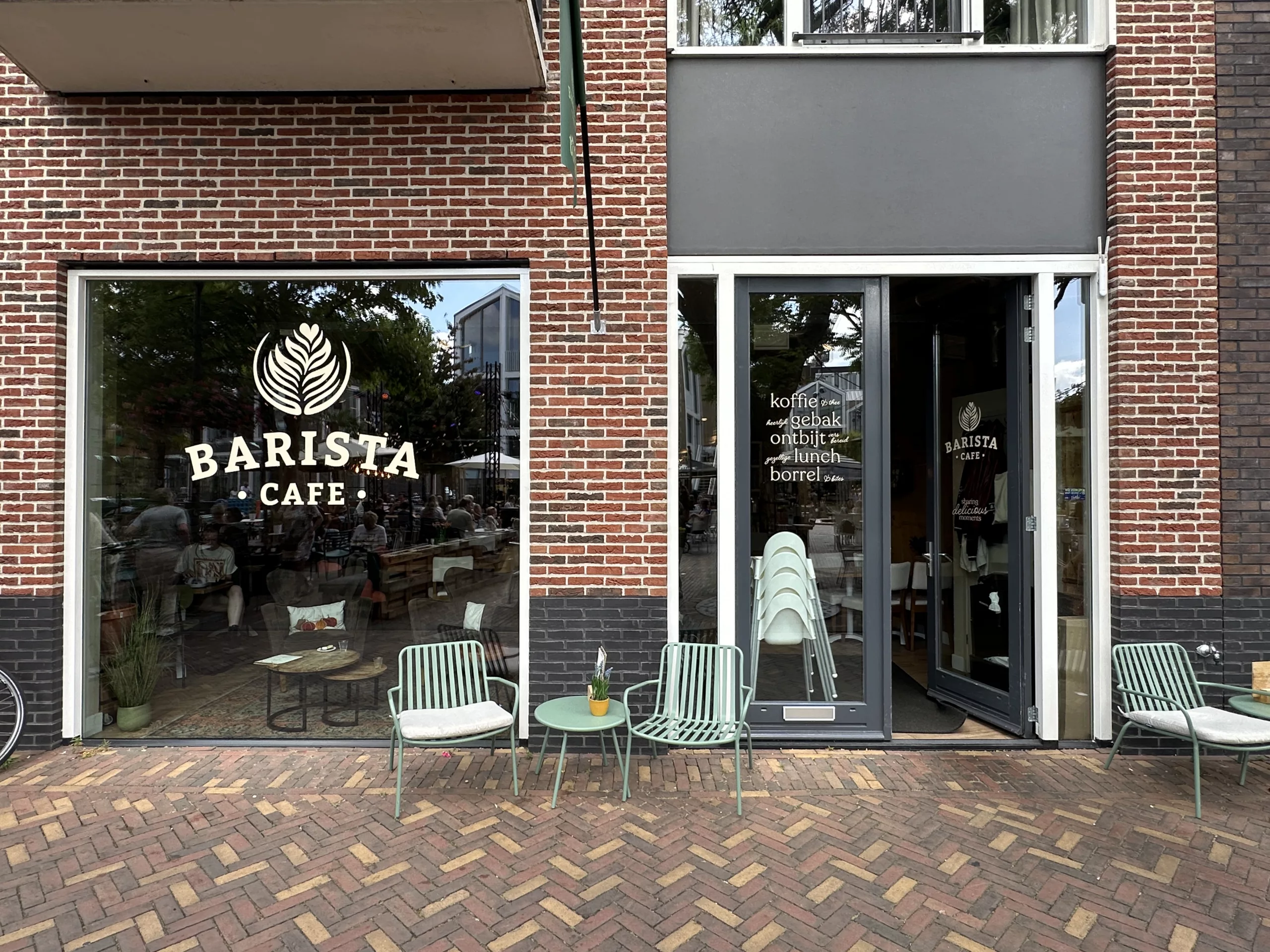 Barista Café – Raambelettering in kleurfolie