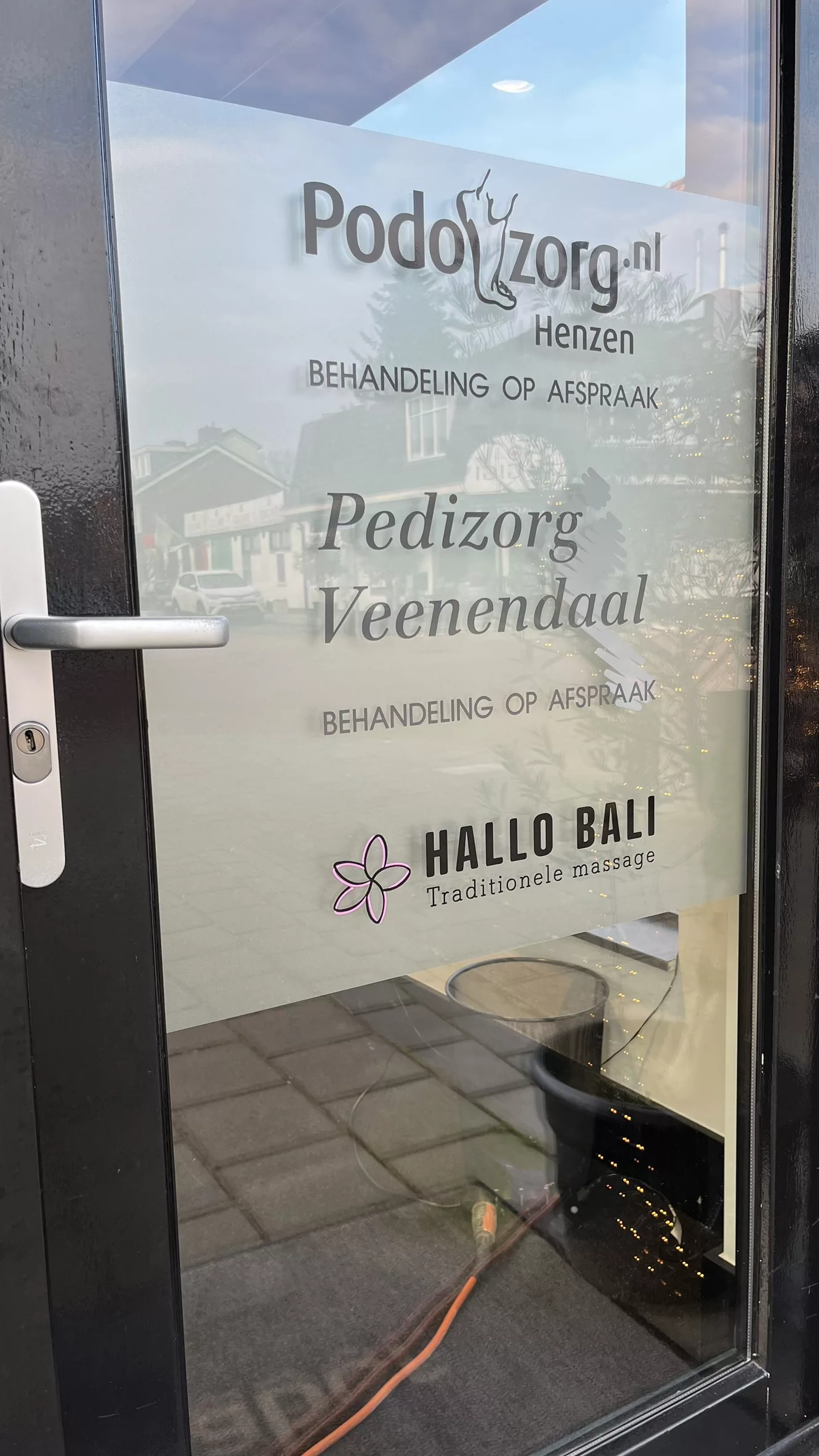 Bedrijfslogo in contourgesneden kleurfolie