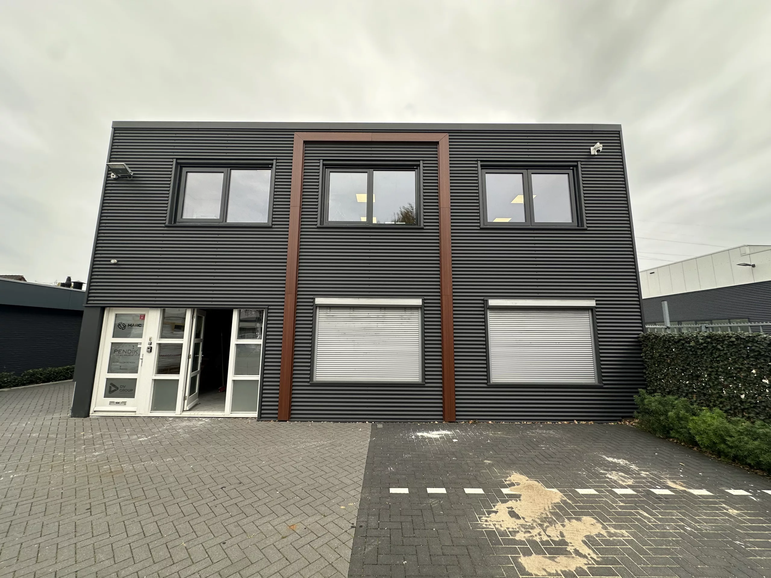 Pendik Midden – Kozijnwrapping eerste etage