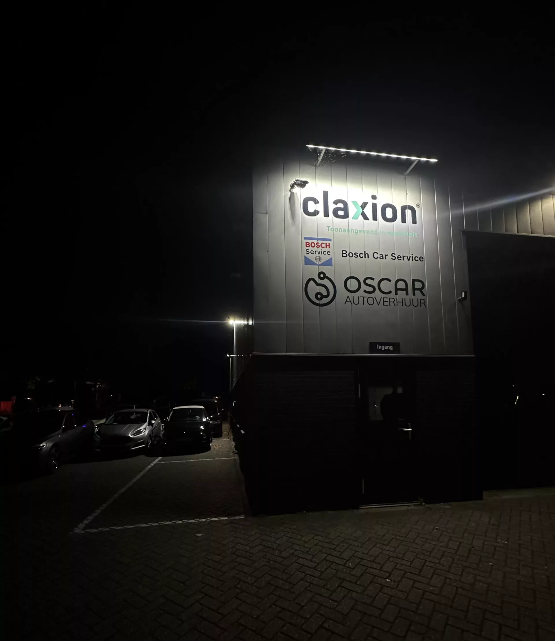 Claxion – Gevelletters in snijfolie met LED lichtkoof