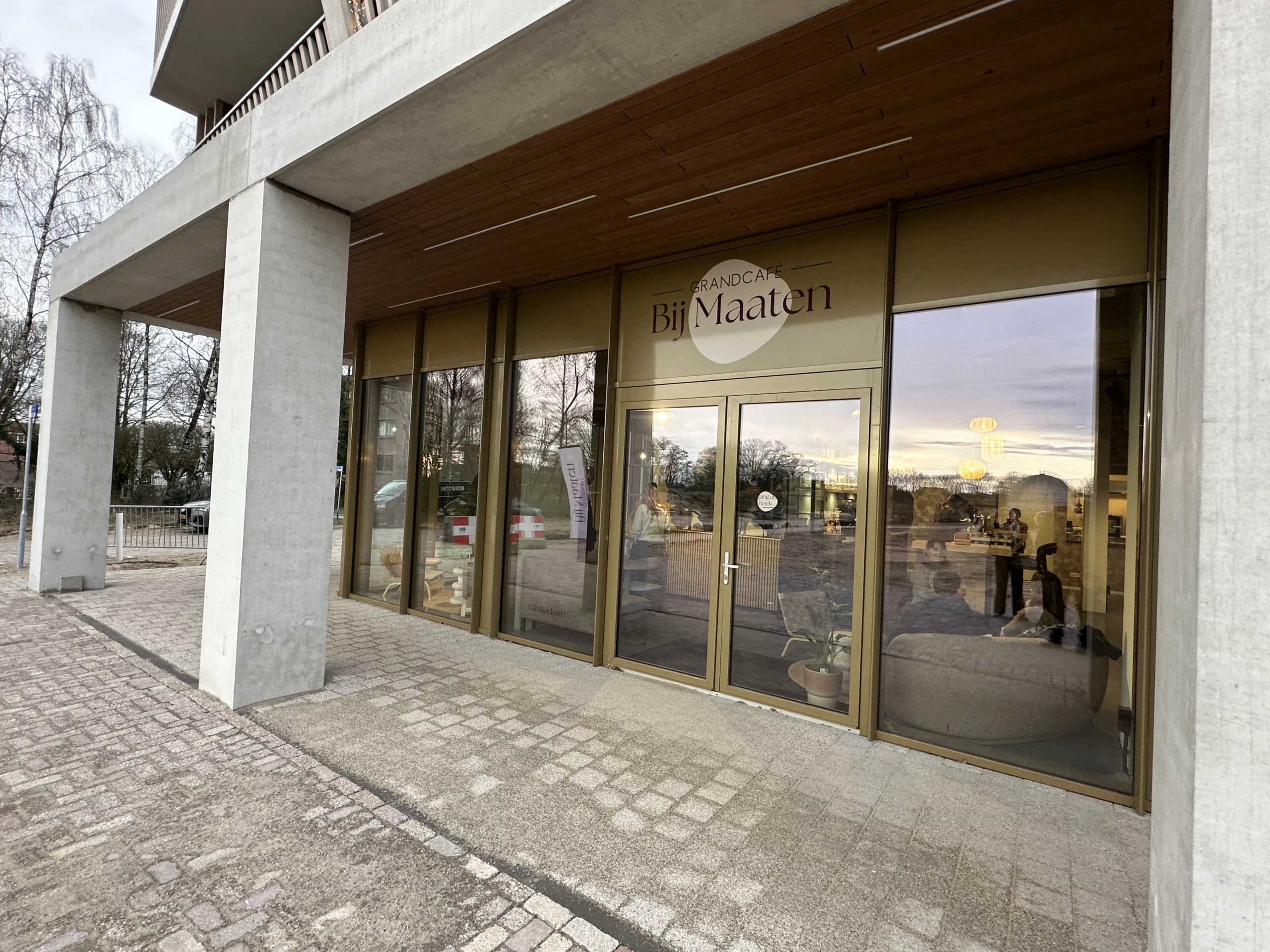 Grand Café Bij Maaten – Gevel- en interieur signing